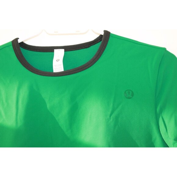 Lululemon Cropped Short Sleeve Green - built in bra - size L - Picture 4 of 7